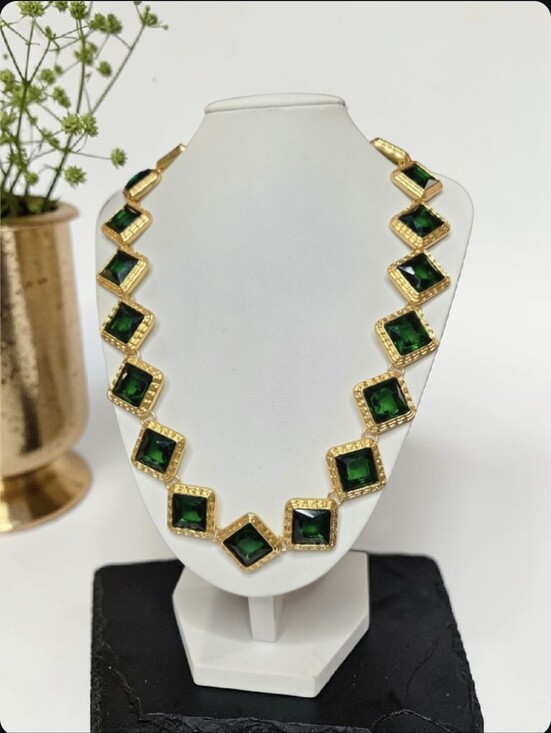 LeChic Jewelry Jewelry - 18k Matte Gold Plated Gorgeous Emerald Glass Crystal Necklace